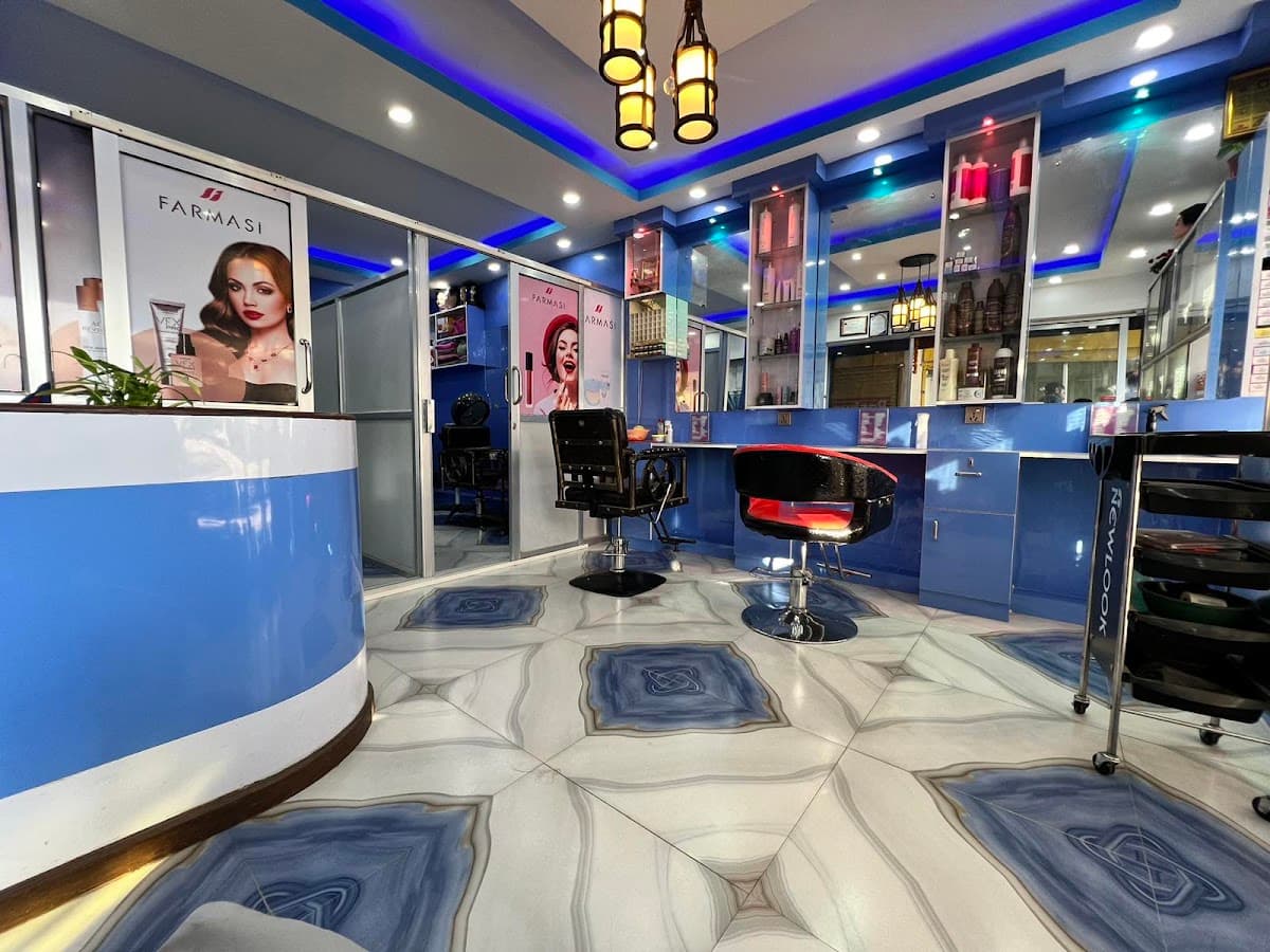 Aaina & edge unisex saloon