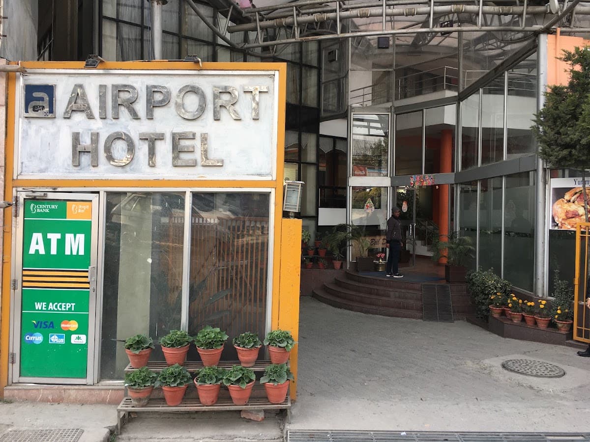 Airport Hotel — photo by Kosit Boonroungkaw