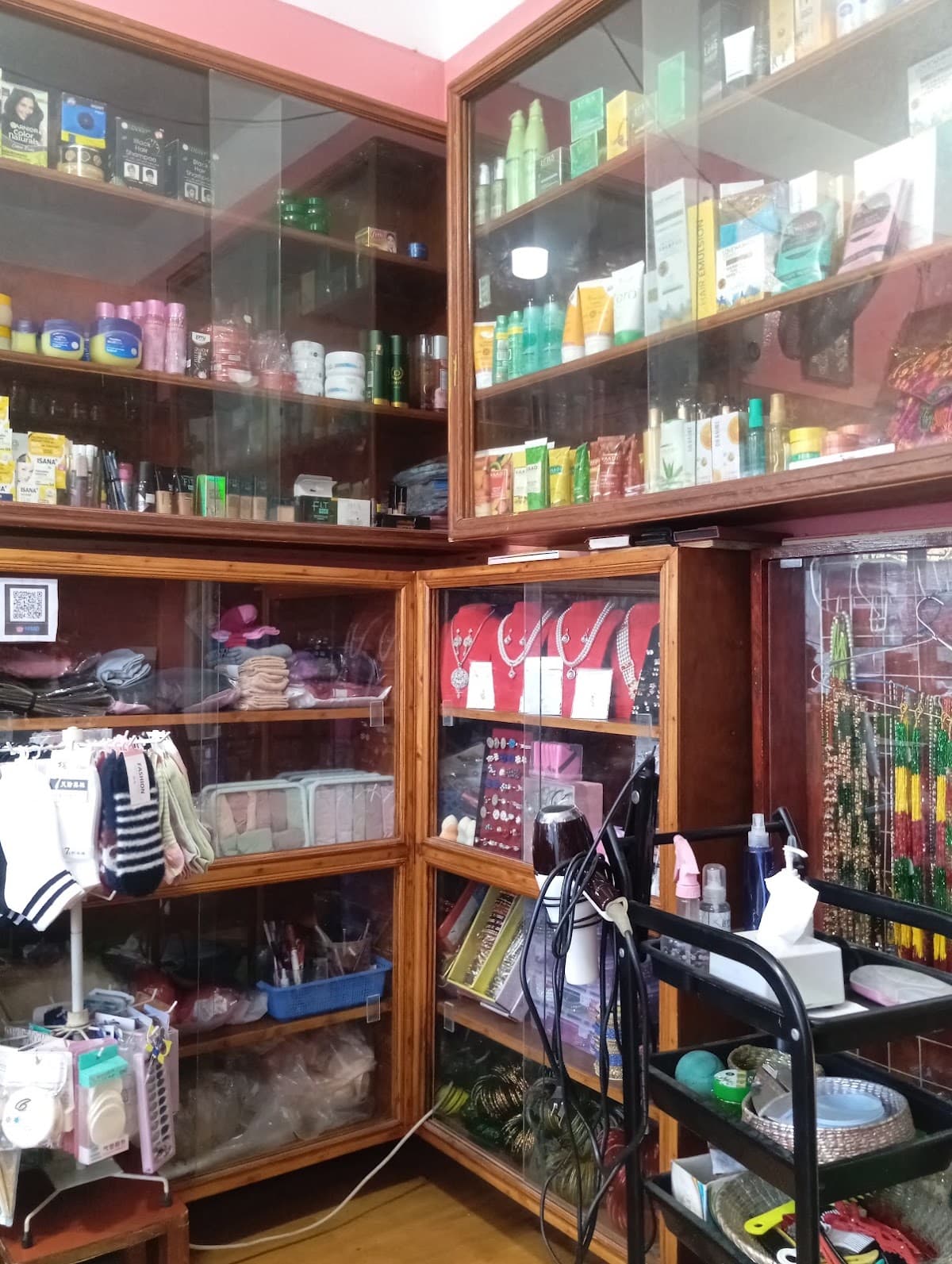 Anita's Beauty Parlour & Cosmetics