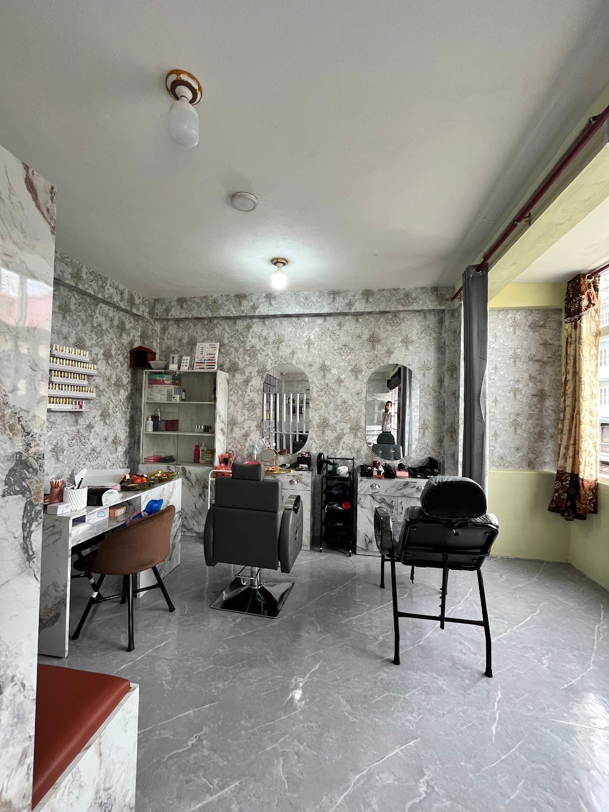 ANU MAKEUP & NAIL STUDIO