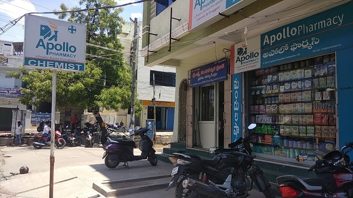 Apollo Pharmacy R Agraharam Prattipadu Road — photo by Vali Shaik