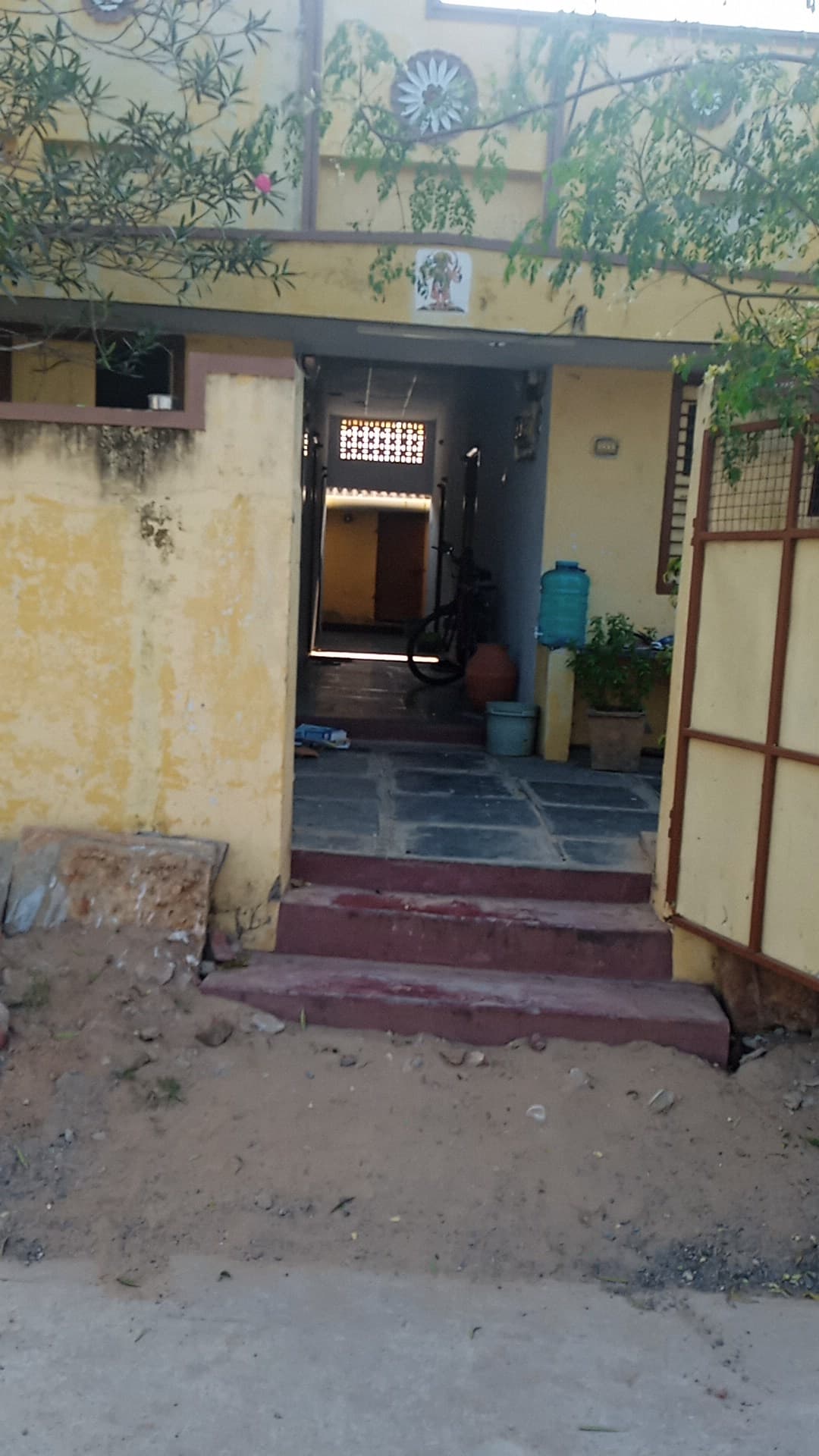 BABAI VILLA BOYS ROOMS — photo by Vamsi Kesavarapu