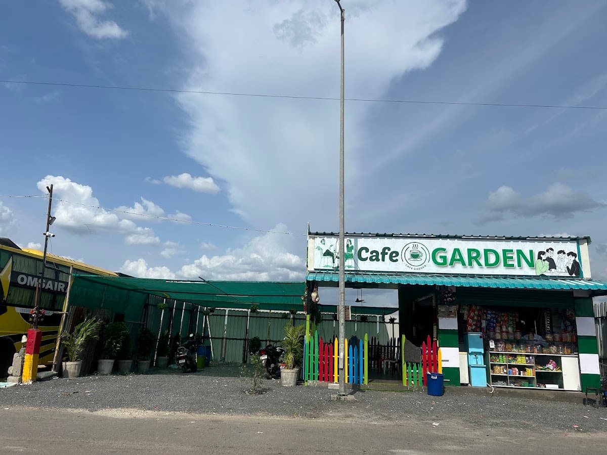 Cafe garden — photo by Cafe garden