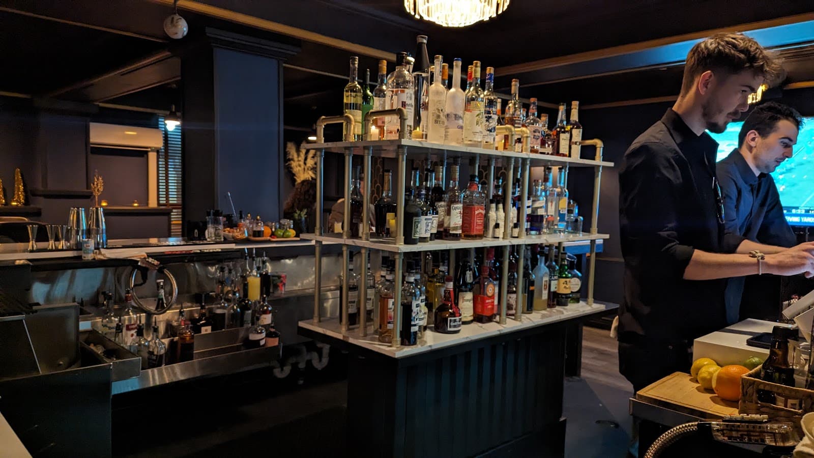 Deco Lounge | Restaurant | Buffalo