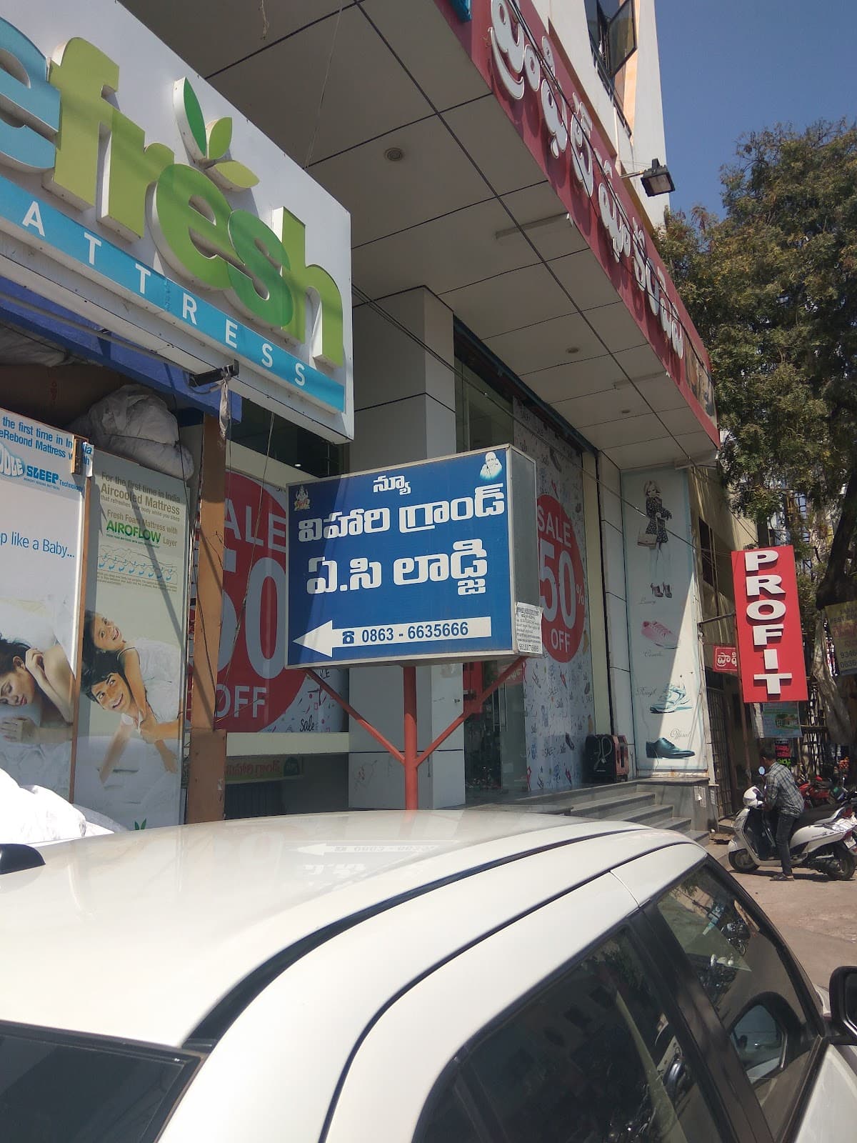 Hotel Lakshmi Sai Grand — photo by In Dra