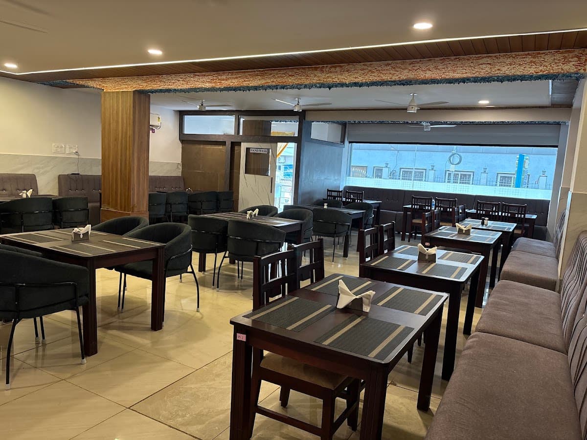 Hotel Leela Imperial Veg Bhavan — photo by Sreenivasulu Ponnampalli