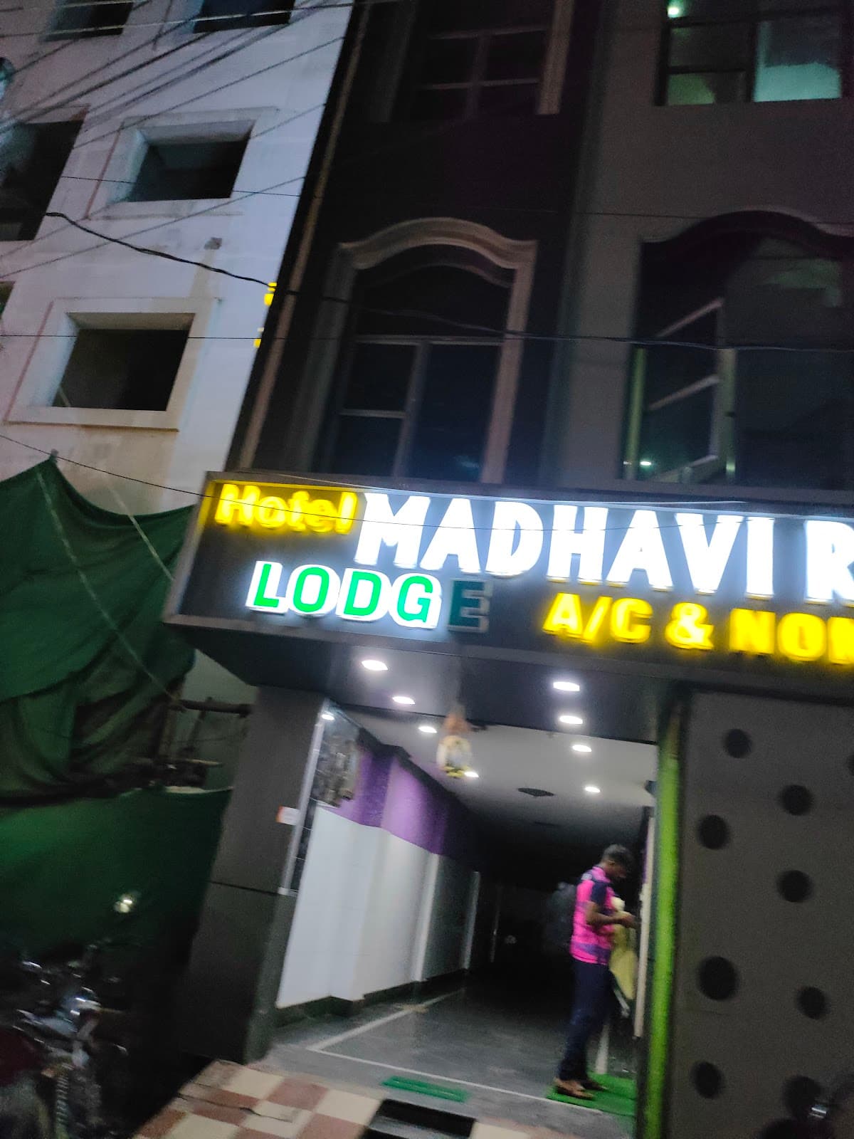 Hotel Madhavi Grand Lodge — photo by Doradla's talks