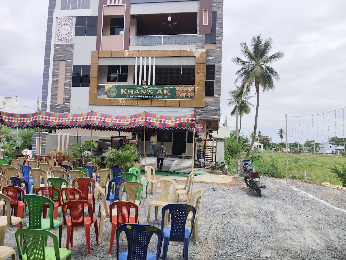 KHAN'S AK A/C FAMILY RESTAURANT — photo by vamsi perli