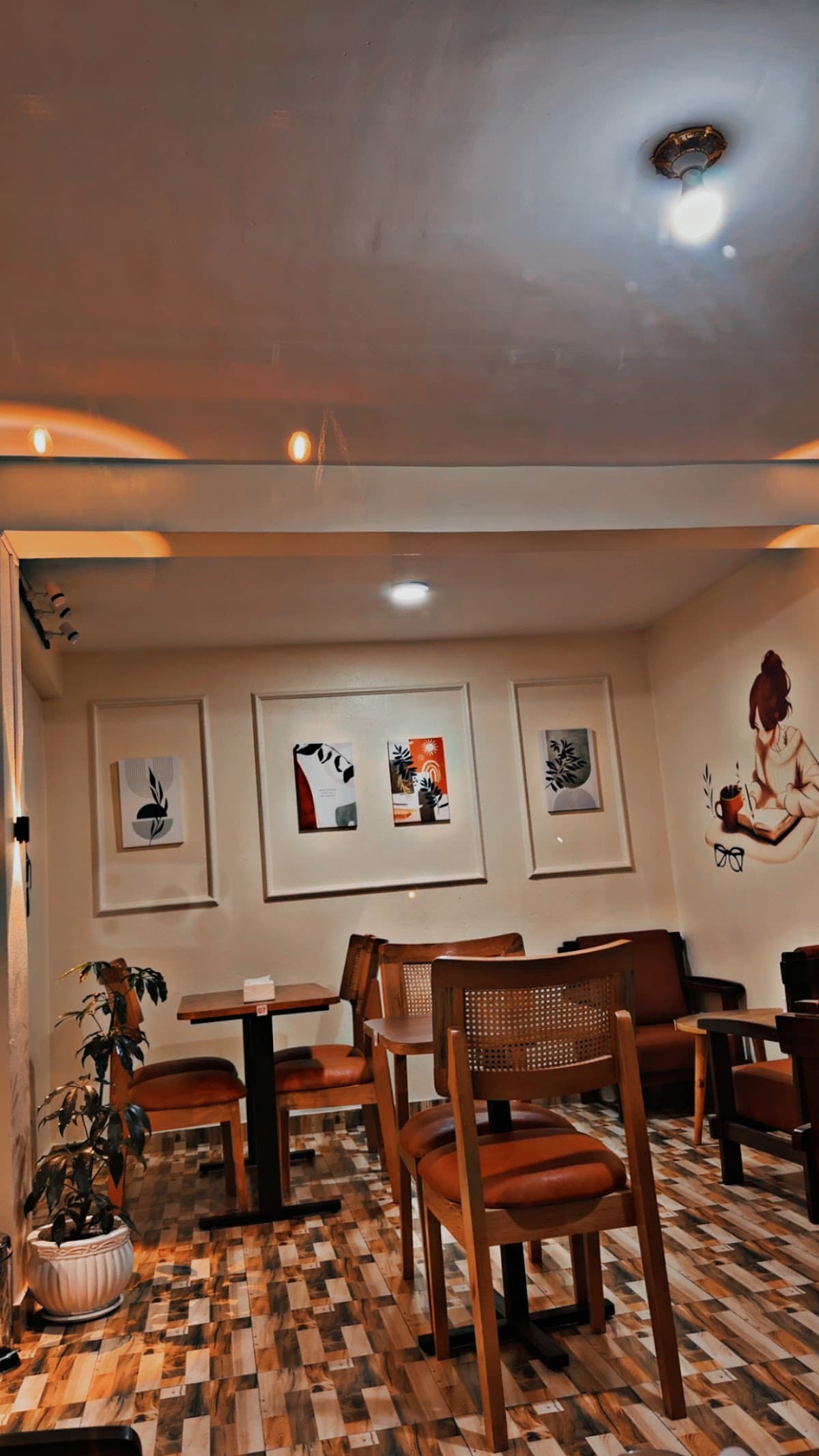Lara’s Café — photo by Lara’s Café