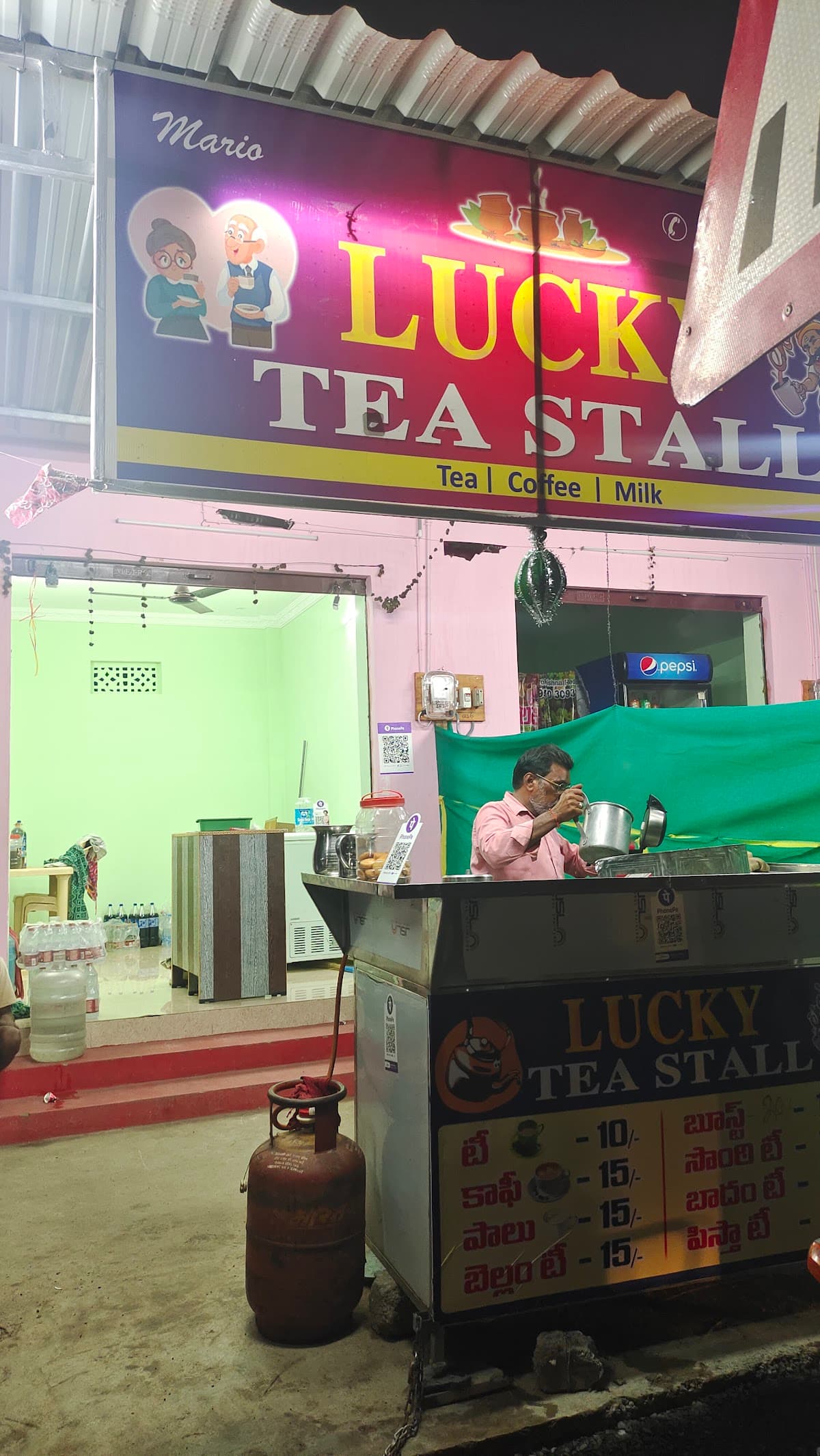 LUCKY TEA STALL — photo by Jaya Teja Lamu