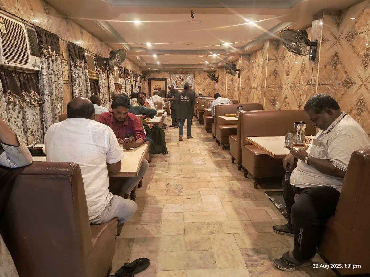 Manasa Pure Vegetarian Meals A/C Hotel — photo by Durga