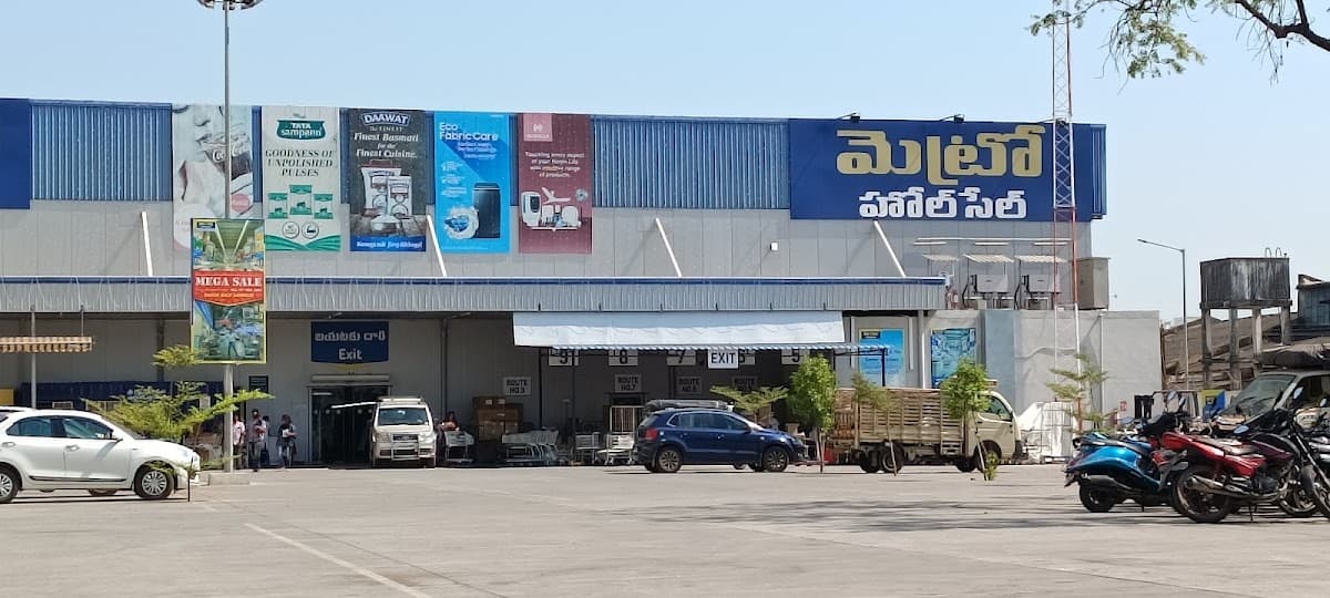Metro wholesale market — photo by Bathula Samuel Victor Paul