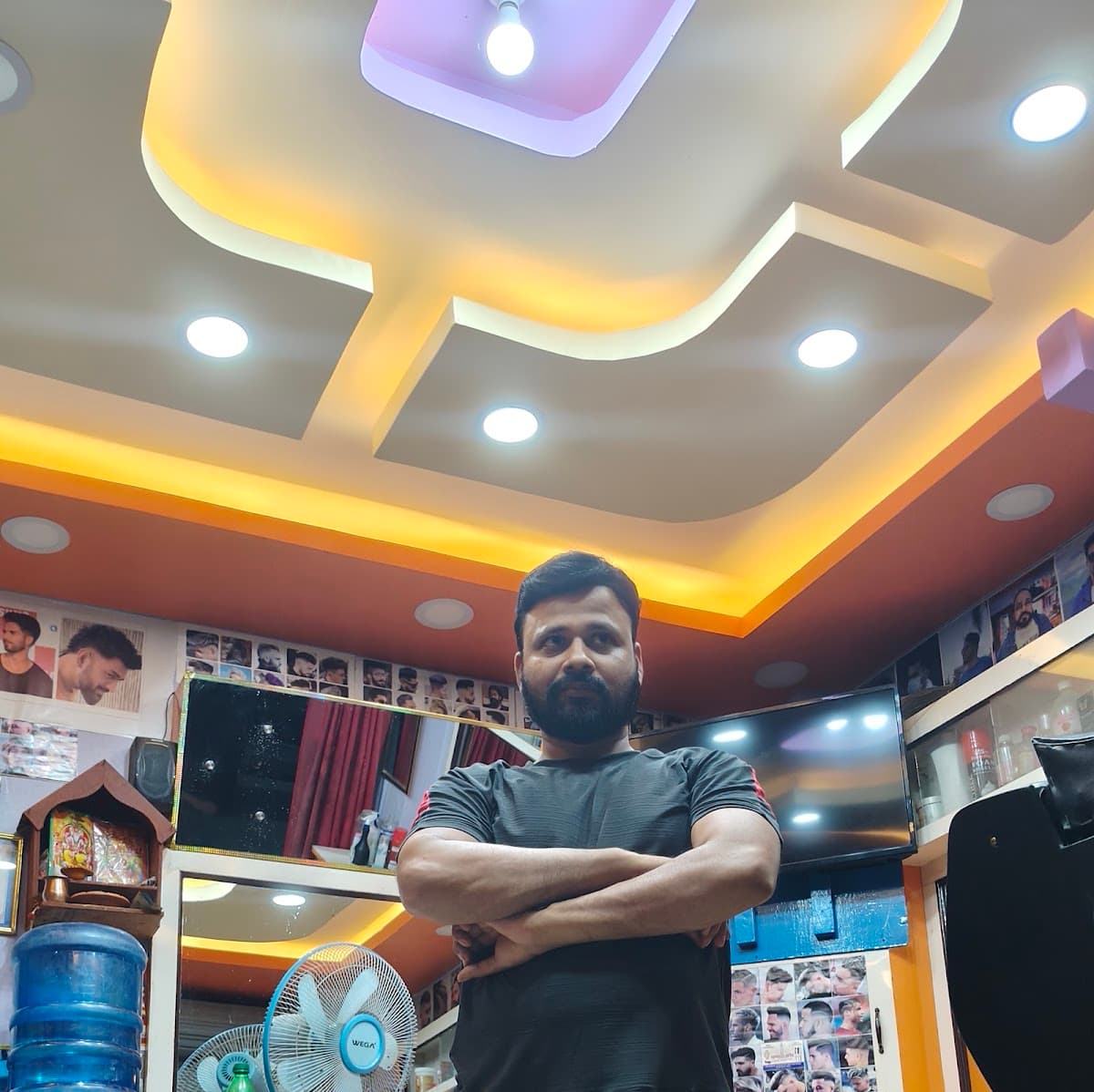 Santosh thakur hair dresser salon — photo by santosh thakur