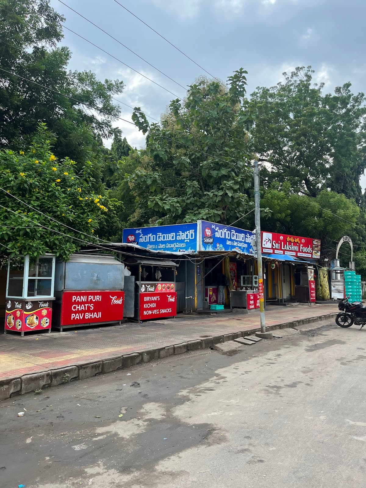 Sri Lakshmi Foods — photo by SOUTH COAST RAILWAYS S.Co.R