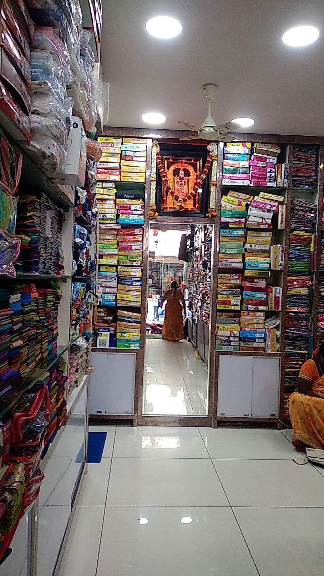 Sri Maruthi Cloth Emporium — photo by Sri Maruthi Cloth Emporium