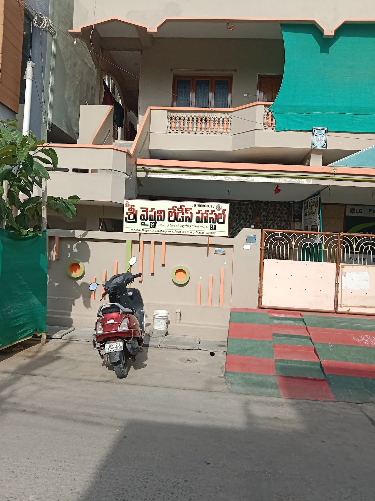 Sri vyshnavi ladies hostel — photo by Sri vyshnavi ladies hostel