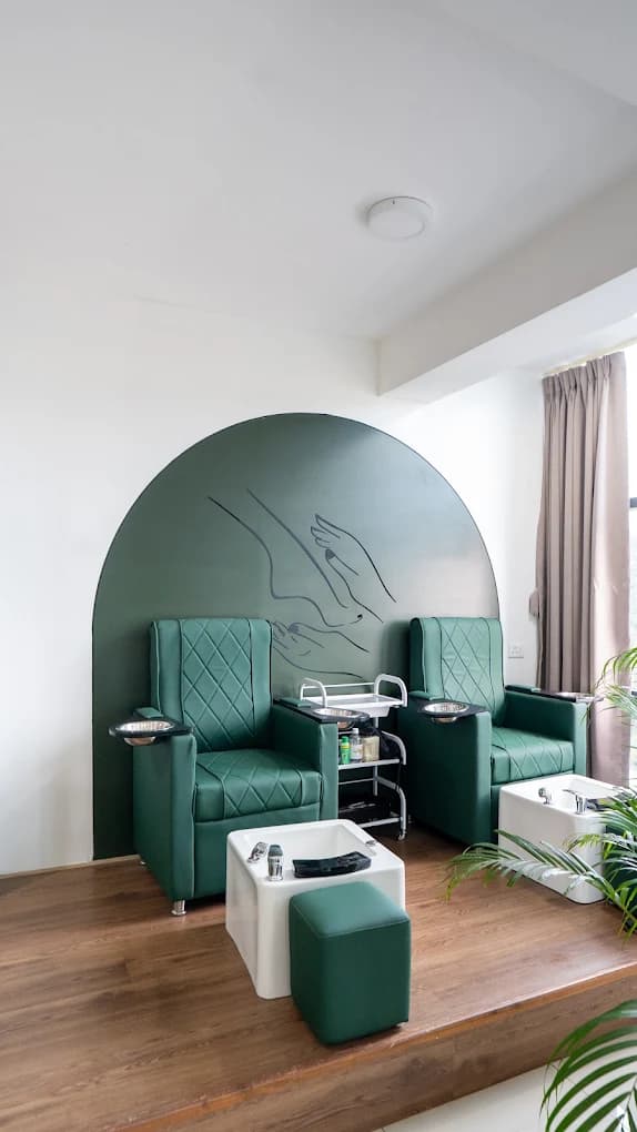 Glowroom Unisex Salon and Parlor