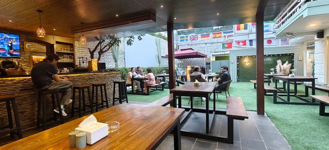 Secrets Bar & Restaurant, Tangal Marg