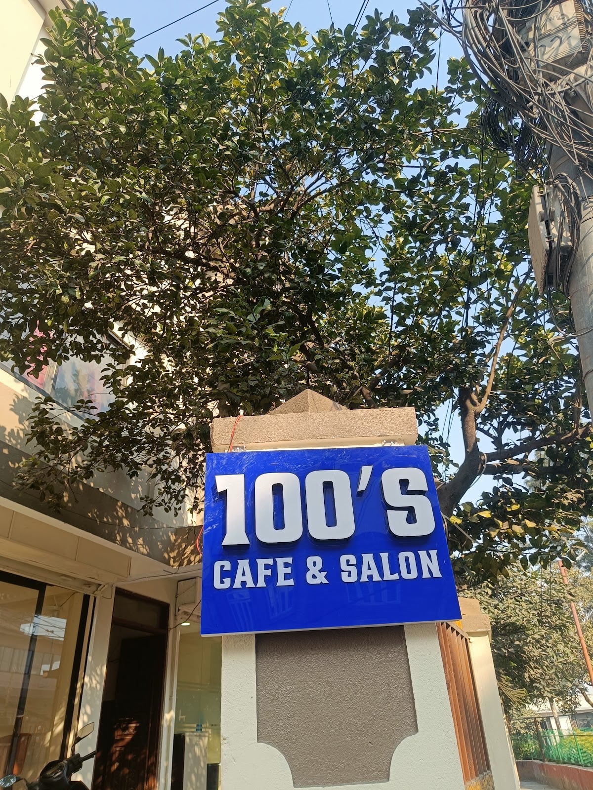 100s Salon — photo by Rojex Black
