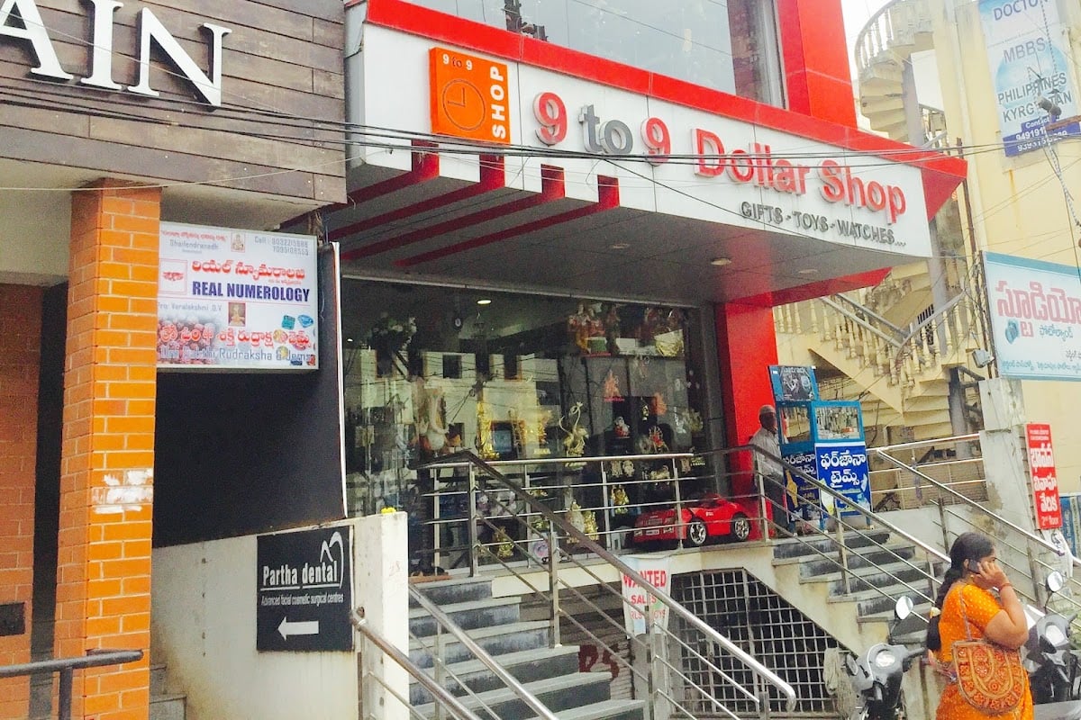 9 To 9 Dollar Shop — photo by Dharanidhar Suryadevara