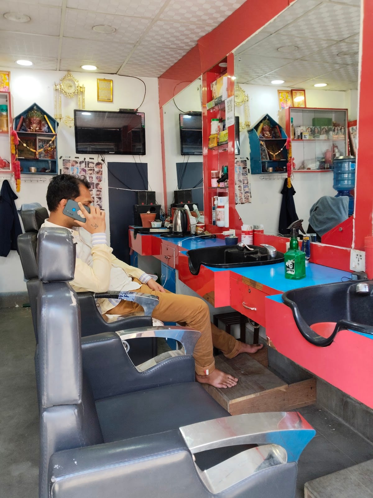Anup Hair Dresser — photo by Amit Sahani