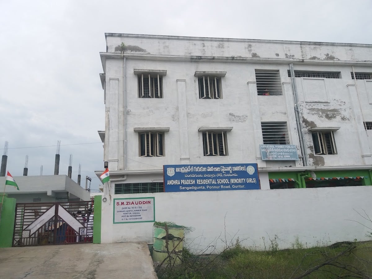 APRS minority girls EM school — photo by VINAY AUTAPALLI