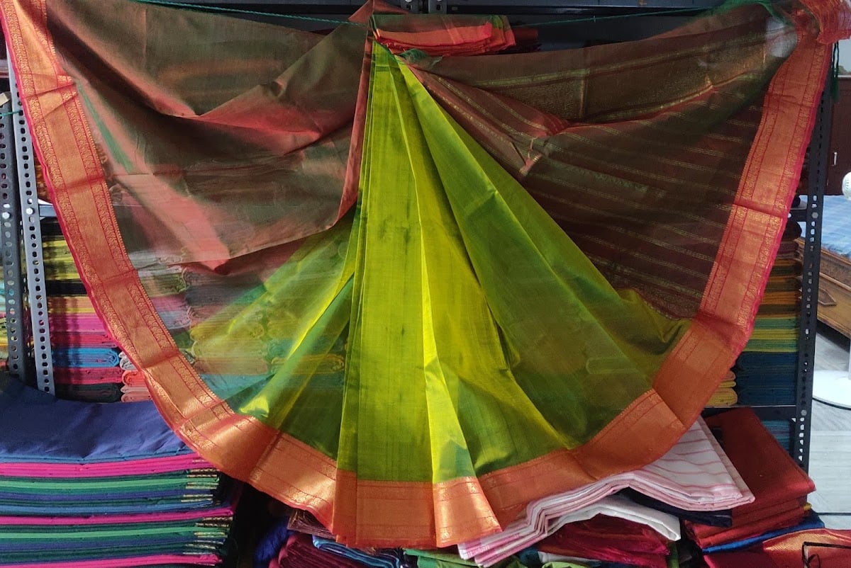 Aruna Cheneta Vastralayam — photo by Gopalakrishna Munagala