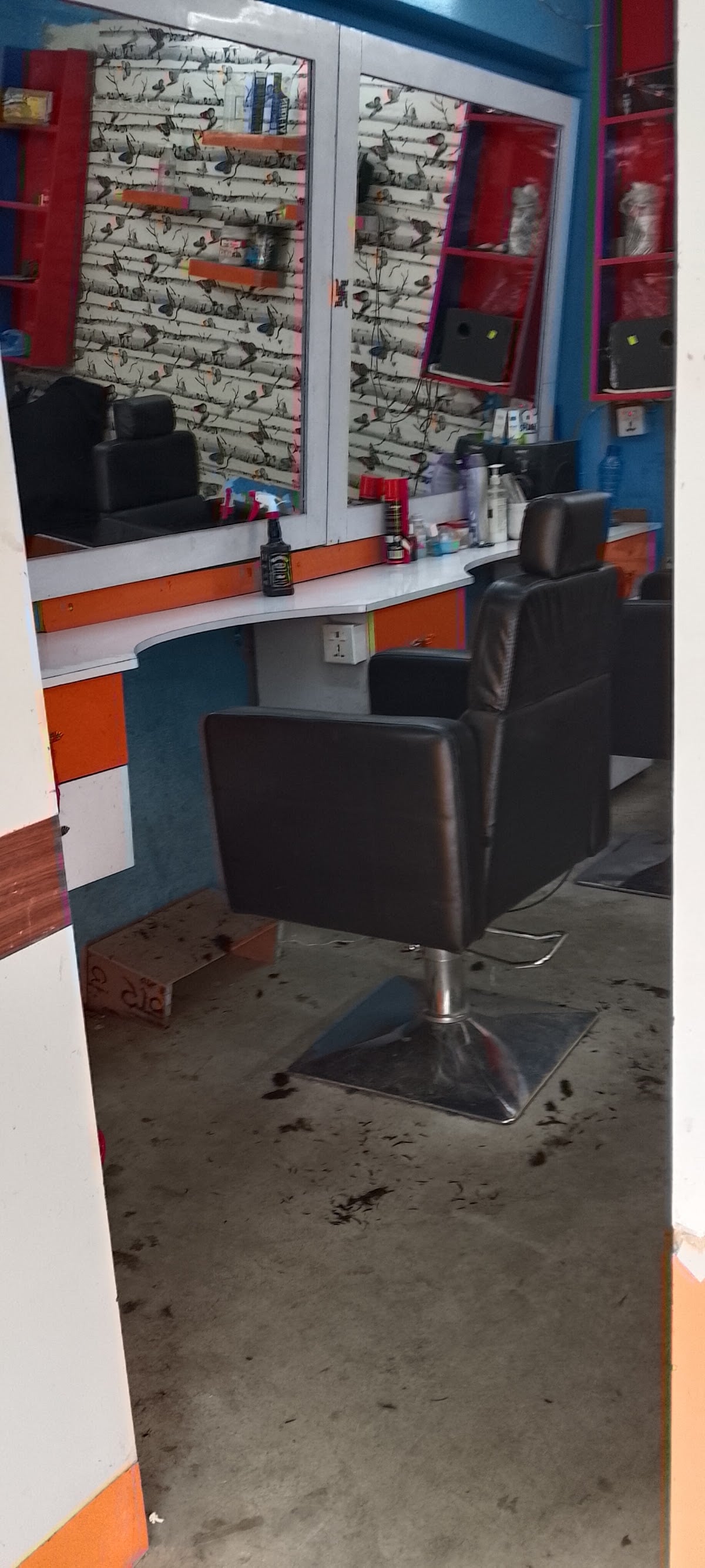 Aryan Unisex Salon — photo by Aryan Thakur