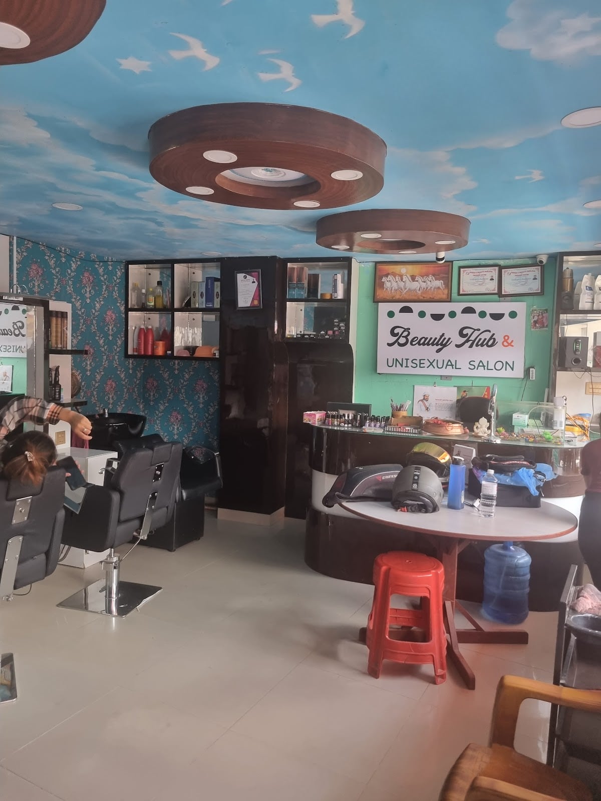 Beauty Hub And Unisex Salon — photo by Suraj Tamakhu