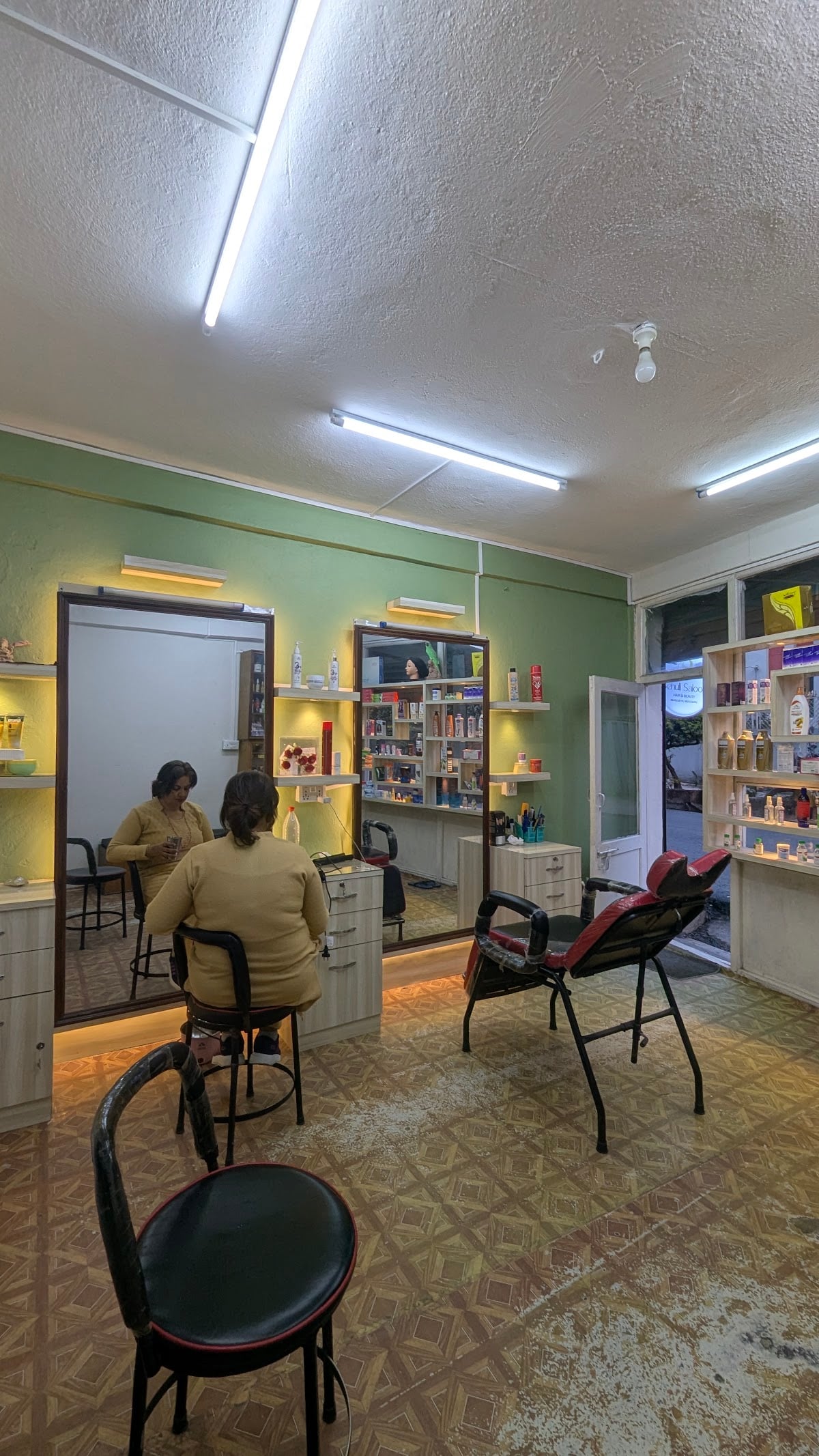 Behuli Saloon Hair and Beauty — photo by Behuli Saloon Hair and Beauty