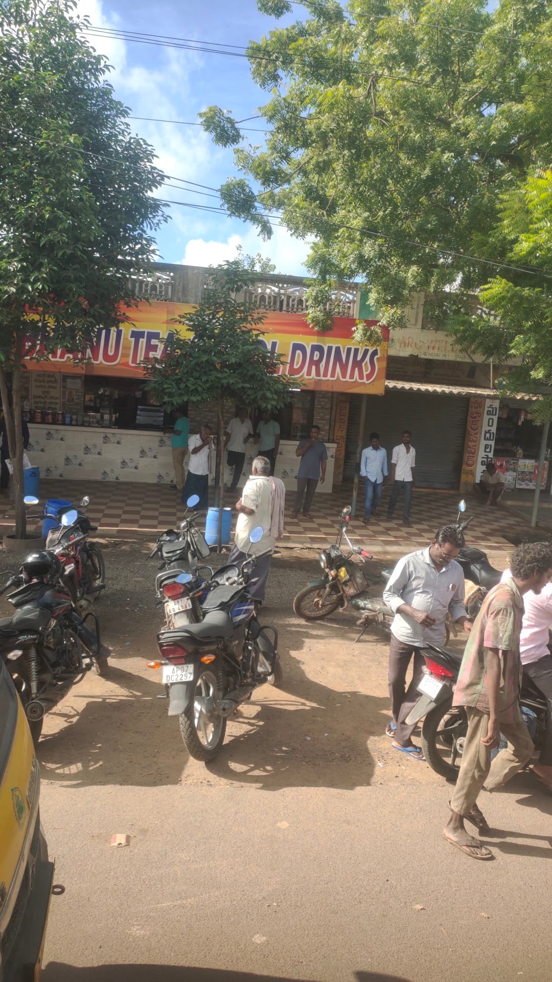 Bhanu tea & tiffin — photo by KOPPULA MOHAN KRISHNA (KRISHNA)