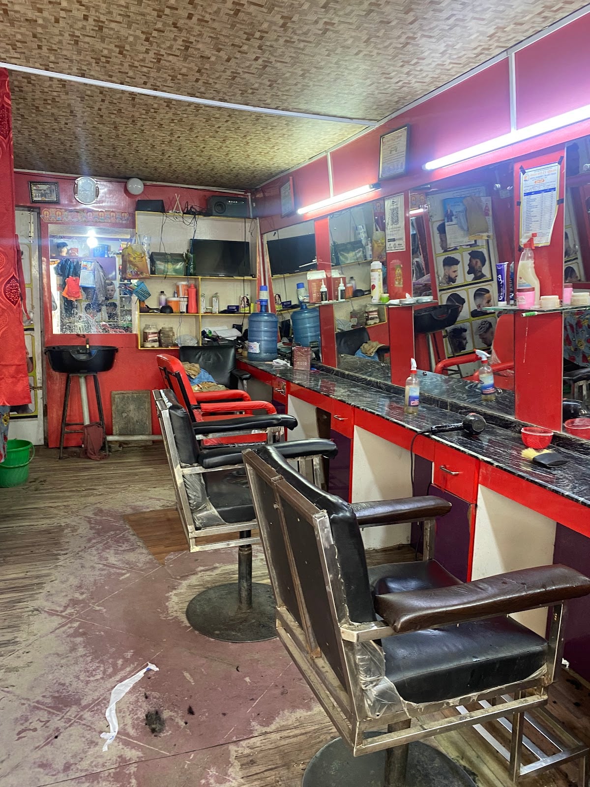 BK Gents' Beauty Saloon — photo by Sugat Shrestha