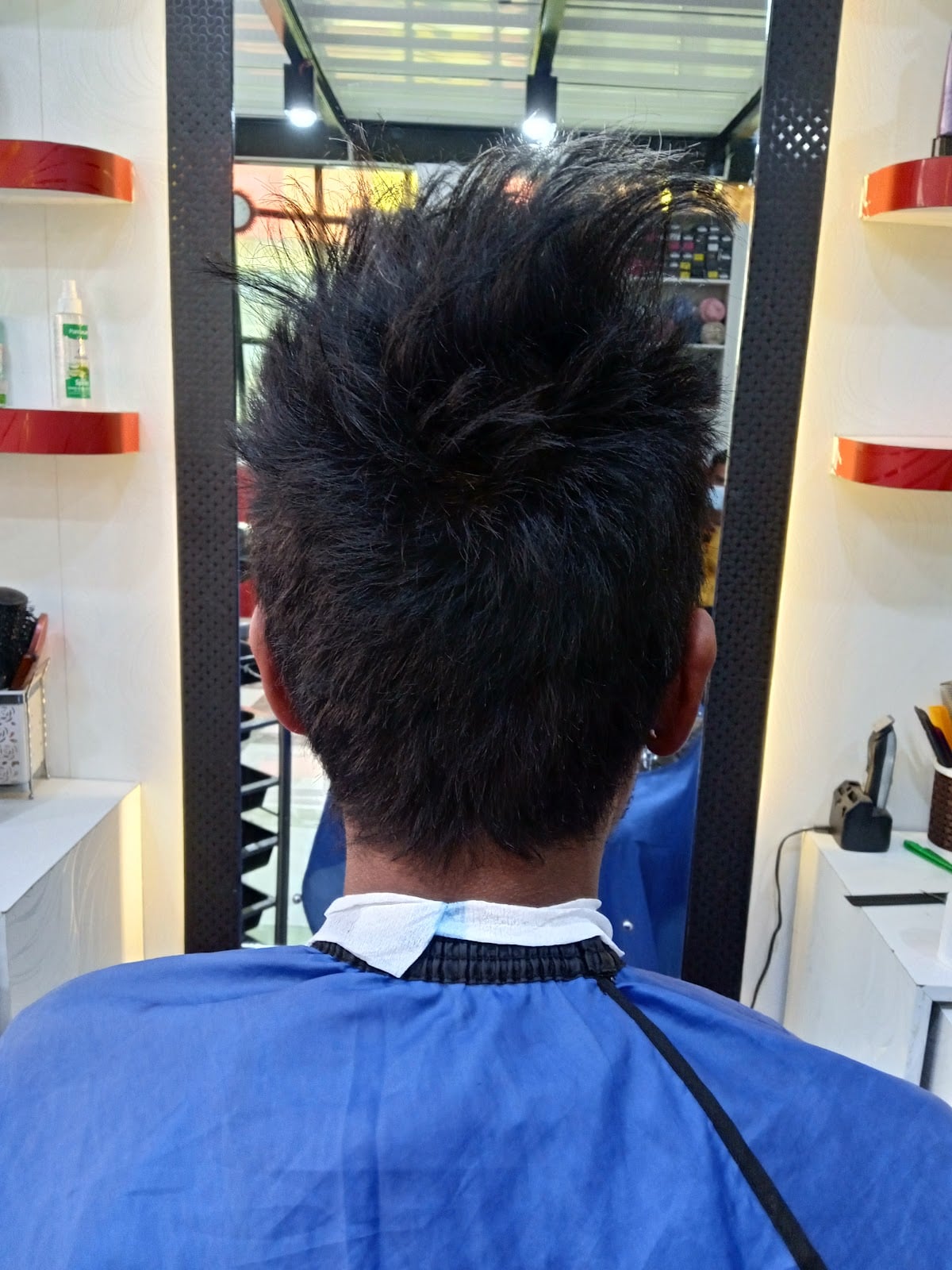Blades The Salon — photo by Kusum Ranapal