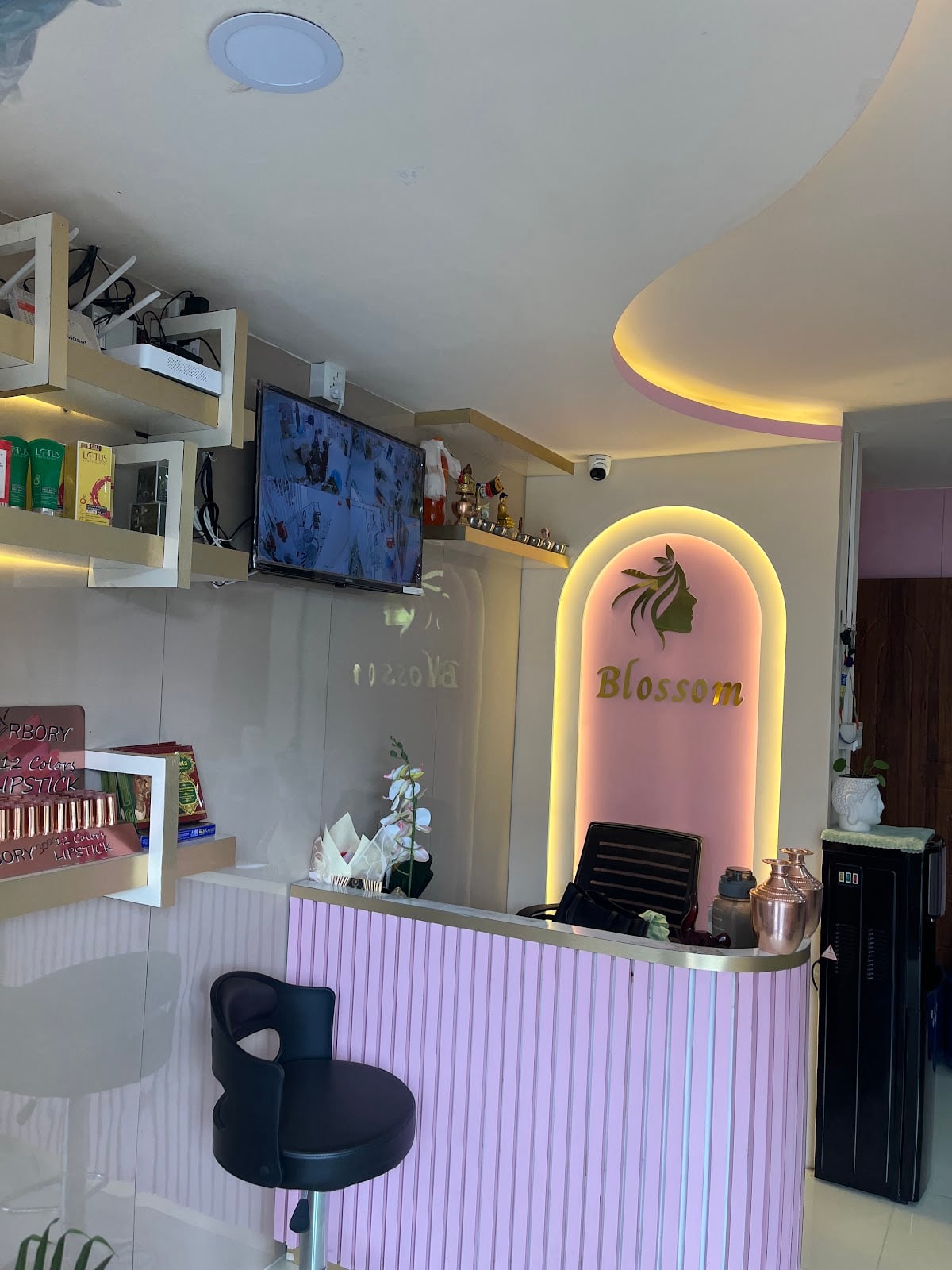 Blossom beauty bar & training centre — photo by Ayan Tamang