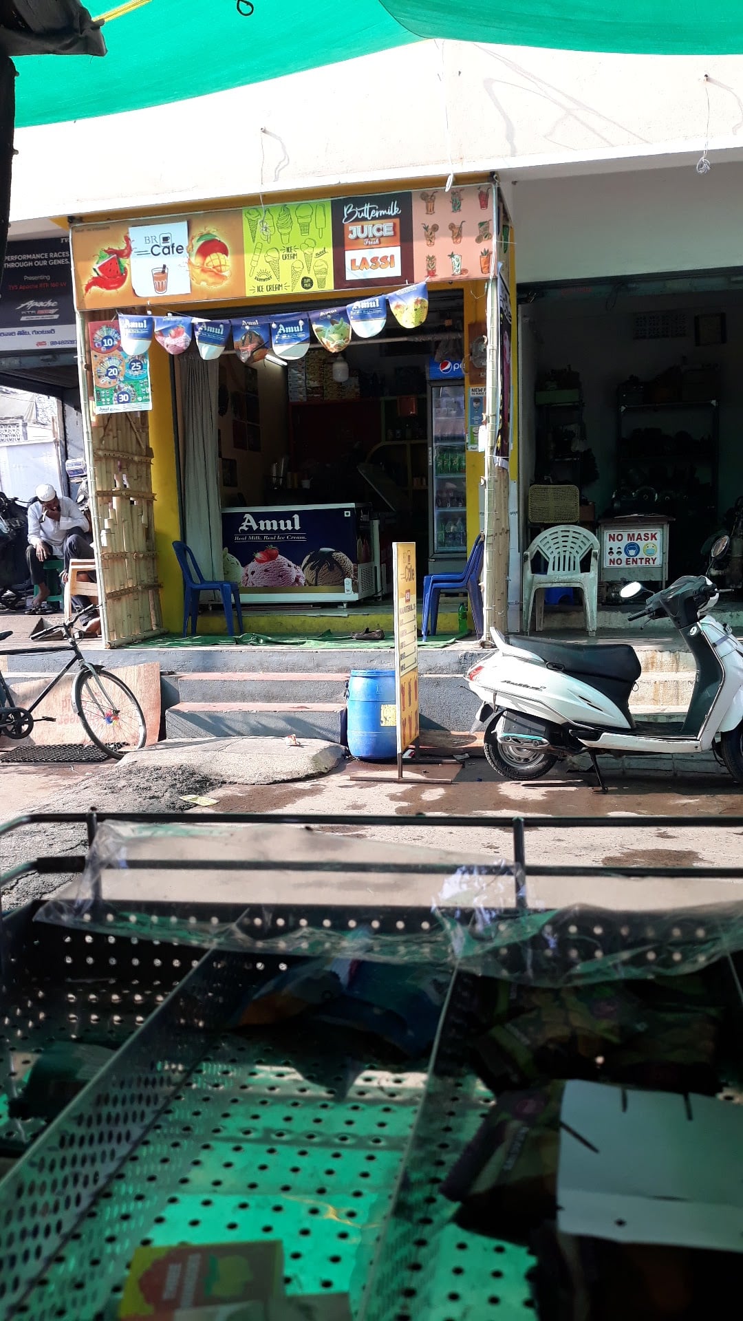 BR saloon — photo by ayyub shaik