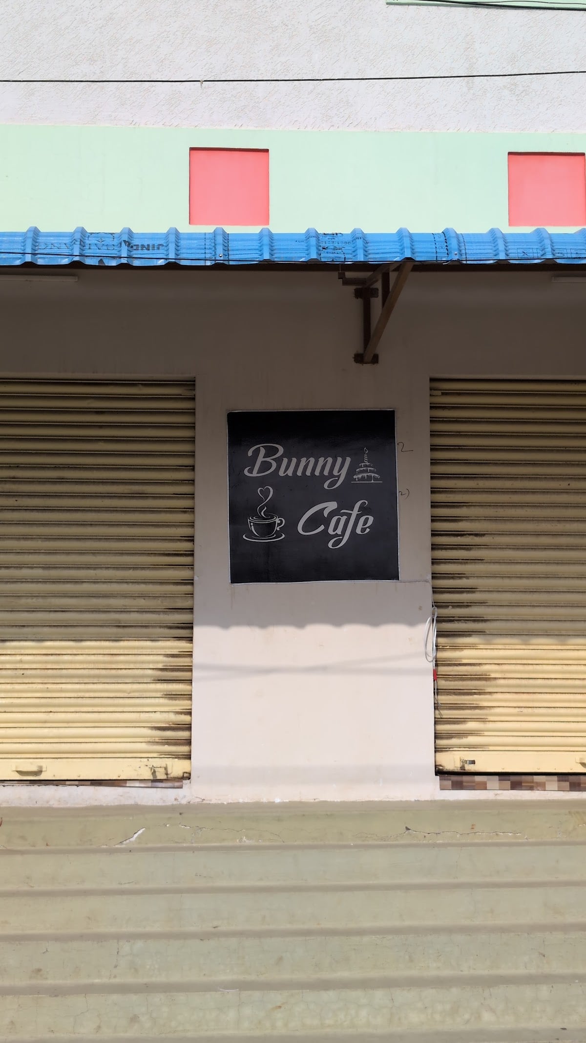 Bunny,s cafe — photo by Tanuj Dev