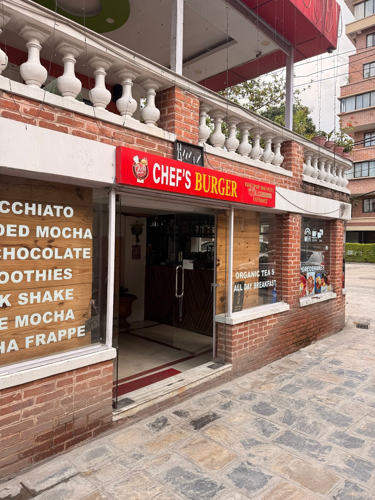 Chef's Burger Thamel — photo by Ilay Encch