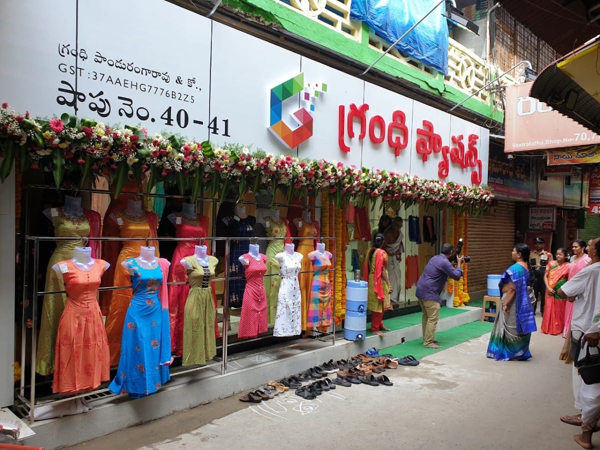 Cloth business — photo by Prashanth Grandhi