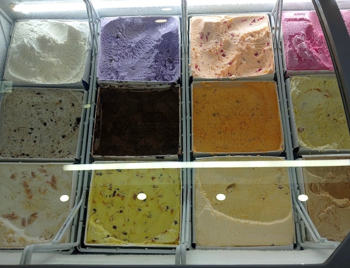 Cream bell Ice-Cream Parlor Labim Mall — photo by Cream bell Ice-Cream Parlor Labim Mall