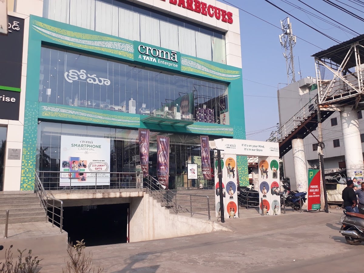 Croma - Benz Circle — photo by Murali Mohan Nandipu Nandipu