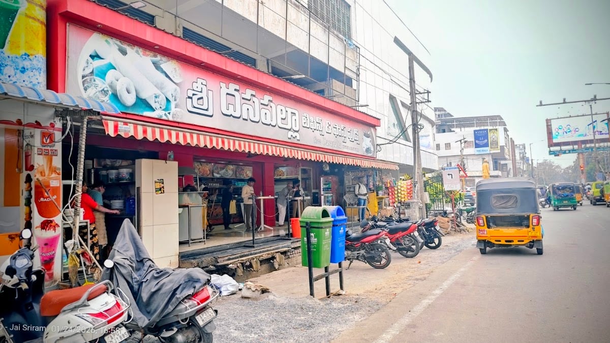 Dasapalla Hotel — photo by Krishna Baludra