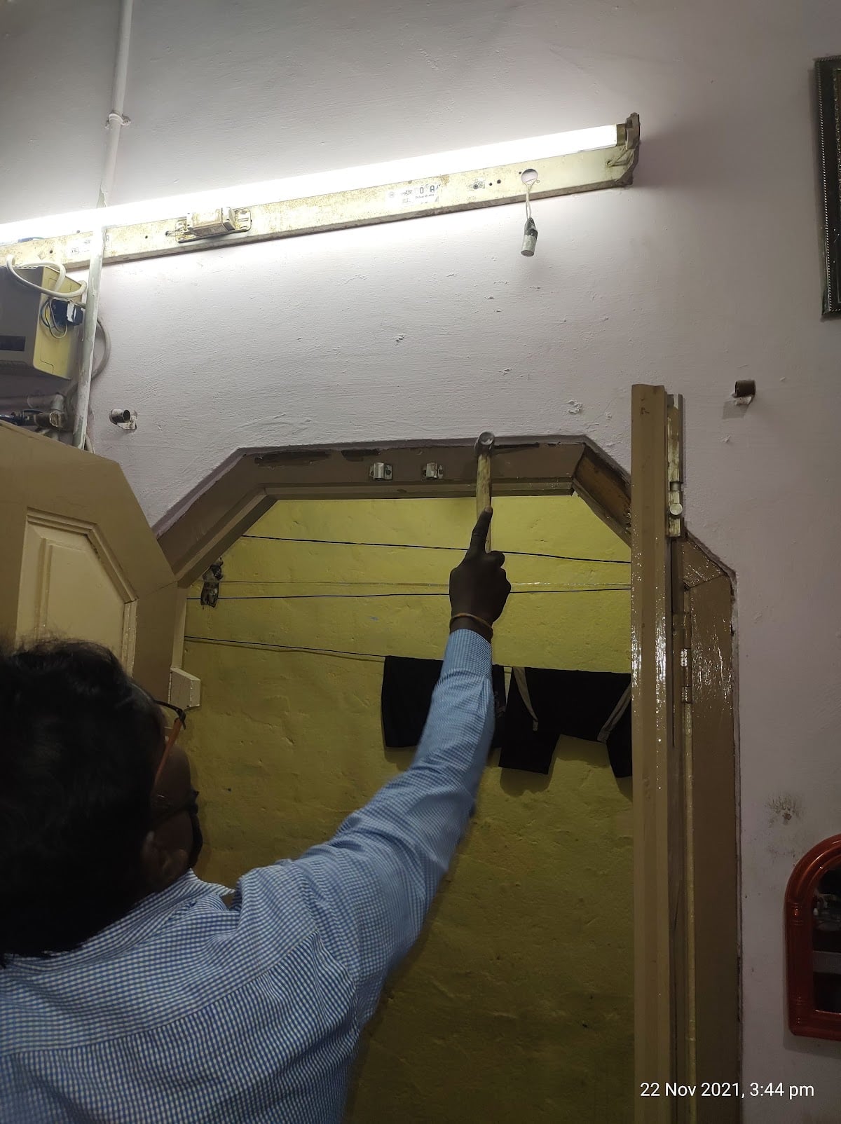 Dhanalakshmi Silk Showroom — photo by Naveen Raghavulu