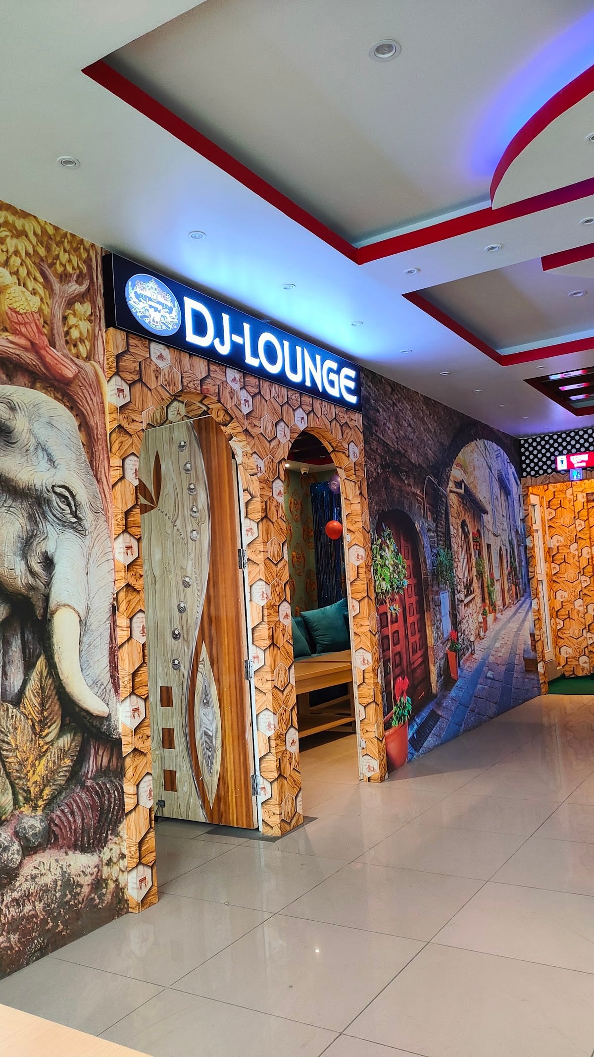 DJ Lounge — photo by Abhishek Sinha