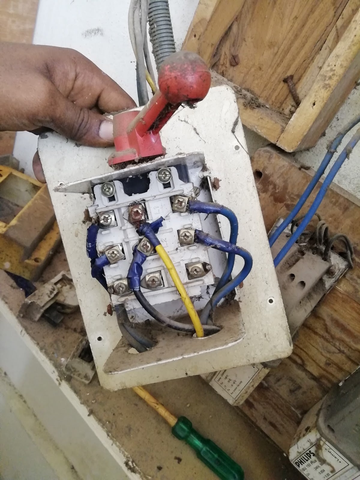 Electricians in Guntur — photo by electricians guntur