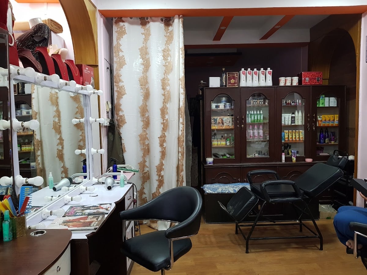 Elegance Beauty Store — photo by Prisca Shrestha