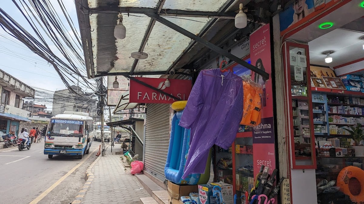 Farmasi — photo by Nabiin Vai