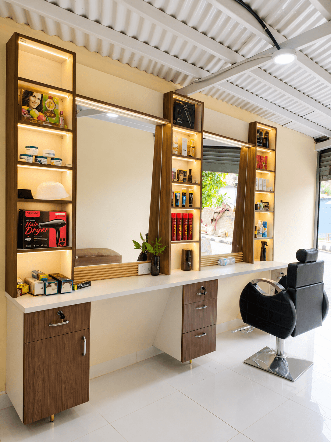 Gents hair salon 2.0 — photo by DaviD Napit
