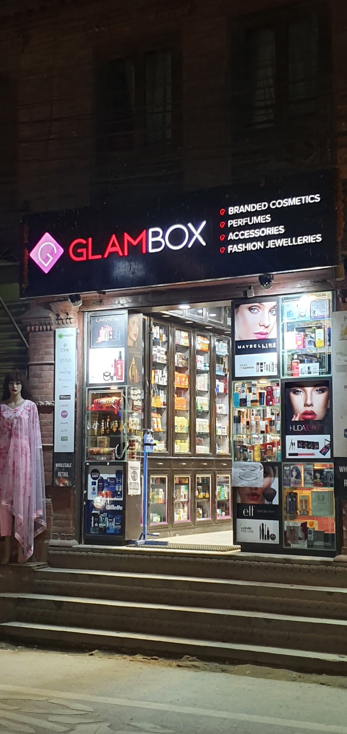 Glambox Cosmetics — photo by ferus habitus