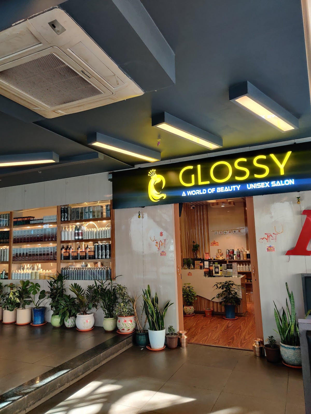 Glossy Beauty Center - A world of besuty — photo by Hemant Acharya