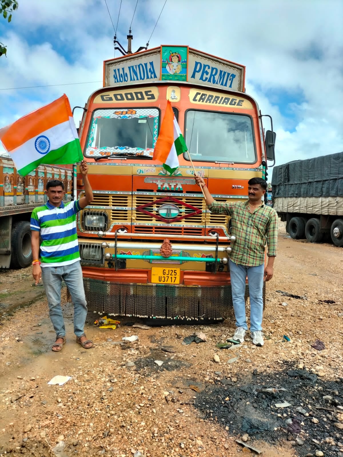 GMC (GUJARAT MAHARASHTRA CARRIER) — photo by Vijay Ahir